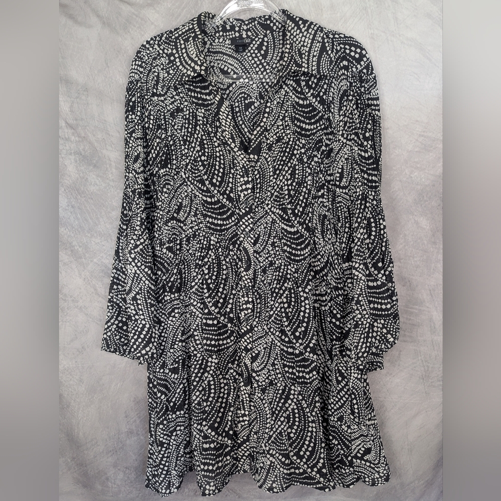 East 5th Woman Size 1X Button Down Blouse With Slit Sleeves